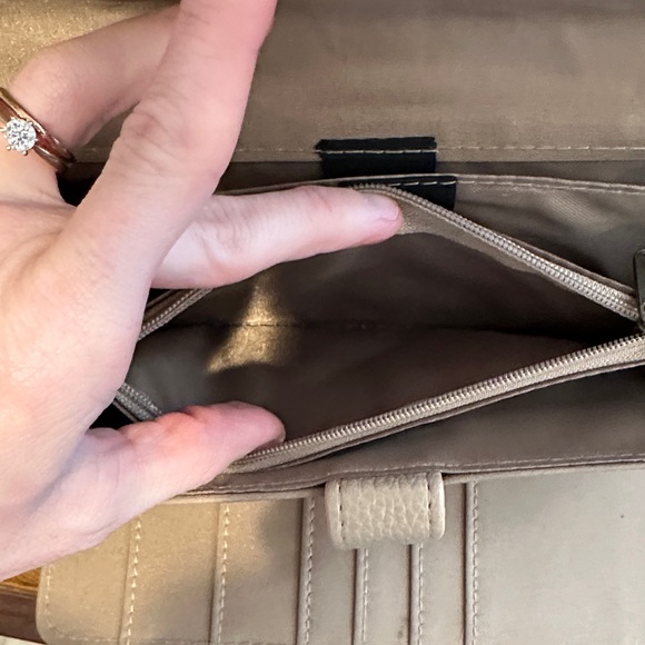 Chic Tan Leather Wallet - Picture 8 of 12